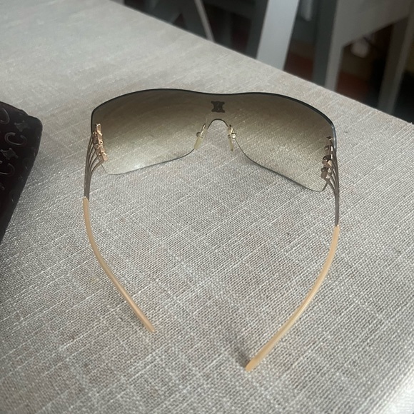 - Celina.ltiny line hair. - Picture 4 of 5